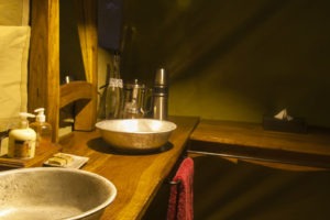 pembezoni camp serengeti bathroom