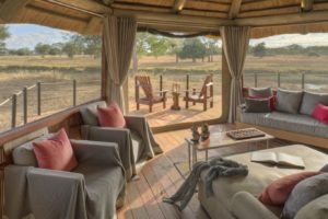 Lion Camp by Mantis Deluxe Suite seating area Kopie