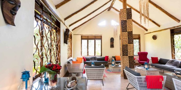 gorilla safari lodge uganda lounge3