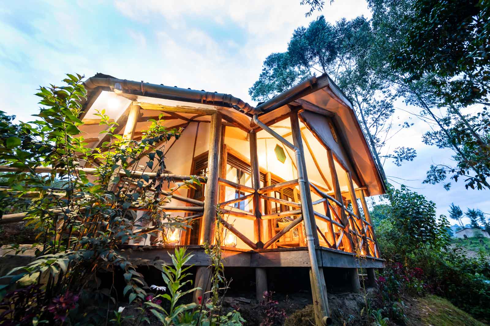 gorilla safari lodge uganda outside